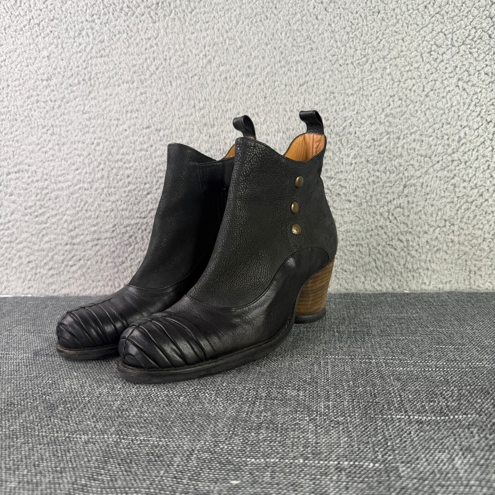 John Fluevog Mezzo Cecilia Boots Womens 8 Black Leather Accordion Toe Heeled Zip